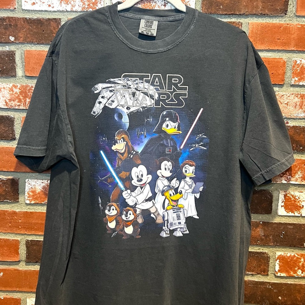 Disney x Star Wars Graphic Tee - Pepper